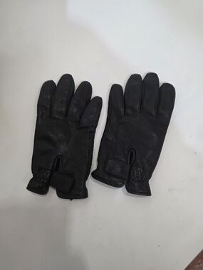 3M Thinsulate Men's Black Leather  Driving Gloves with Adjustable Wrist Strap